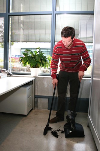 Handveger Rubbermaid Executive Lobby Broom met lange steel zwart-3