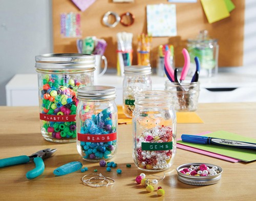 Reliëftape Dymo embossing vinyl 9mm wit op rood-3